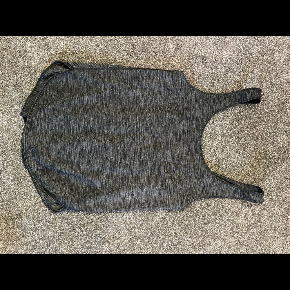 3/$20 | Lululemon tank size 6